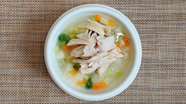 鶏肉と野菜のあったかスープ